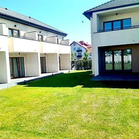 Kolejowa 28 公寓 尤斯托尼莫斯基