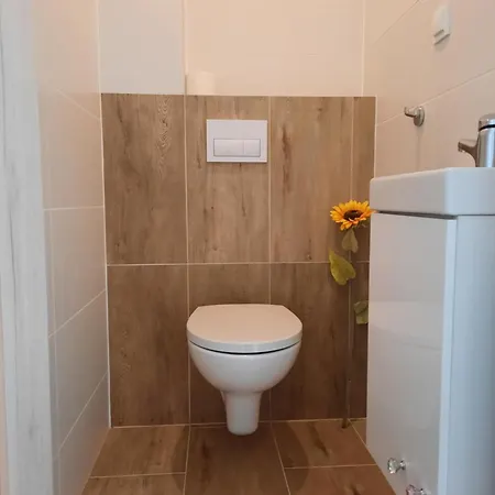 Apartament Kolejowa 28 *